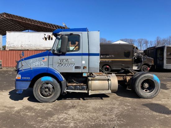 Picture of 2003-volvo-vnm-truck-tractor